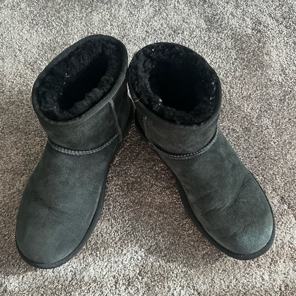 UGG mini 
Black - Picture 7 of 9